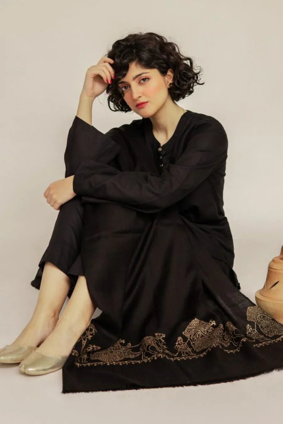 Noir Heritage Hand-Embroidered Kurta Set with Shawl