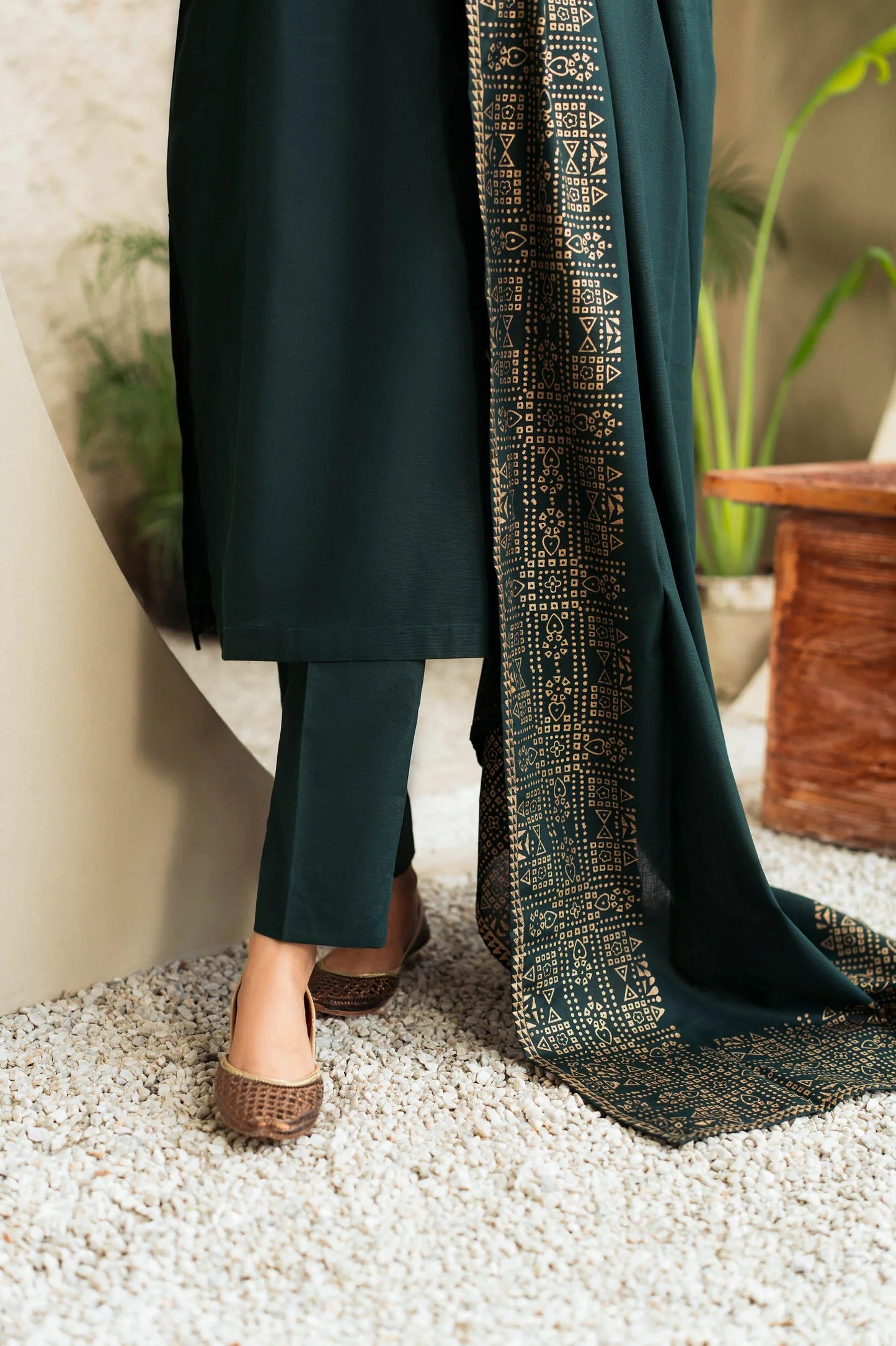 Emerald Majesty Winter Kurta Set with Geometric Embroidered Shawl