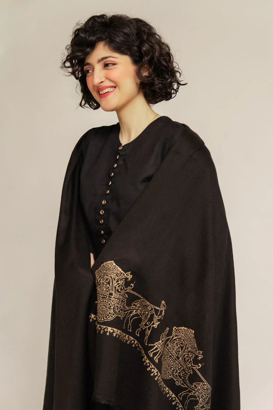 Noir Heritage Hand-Embroidered Kurta Set with Shawl
