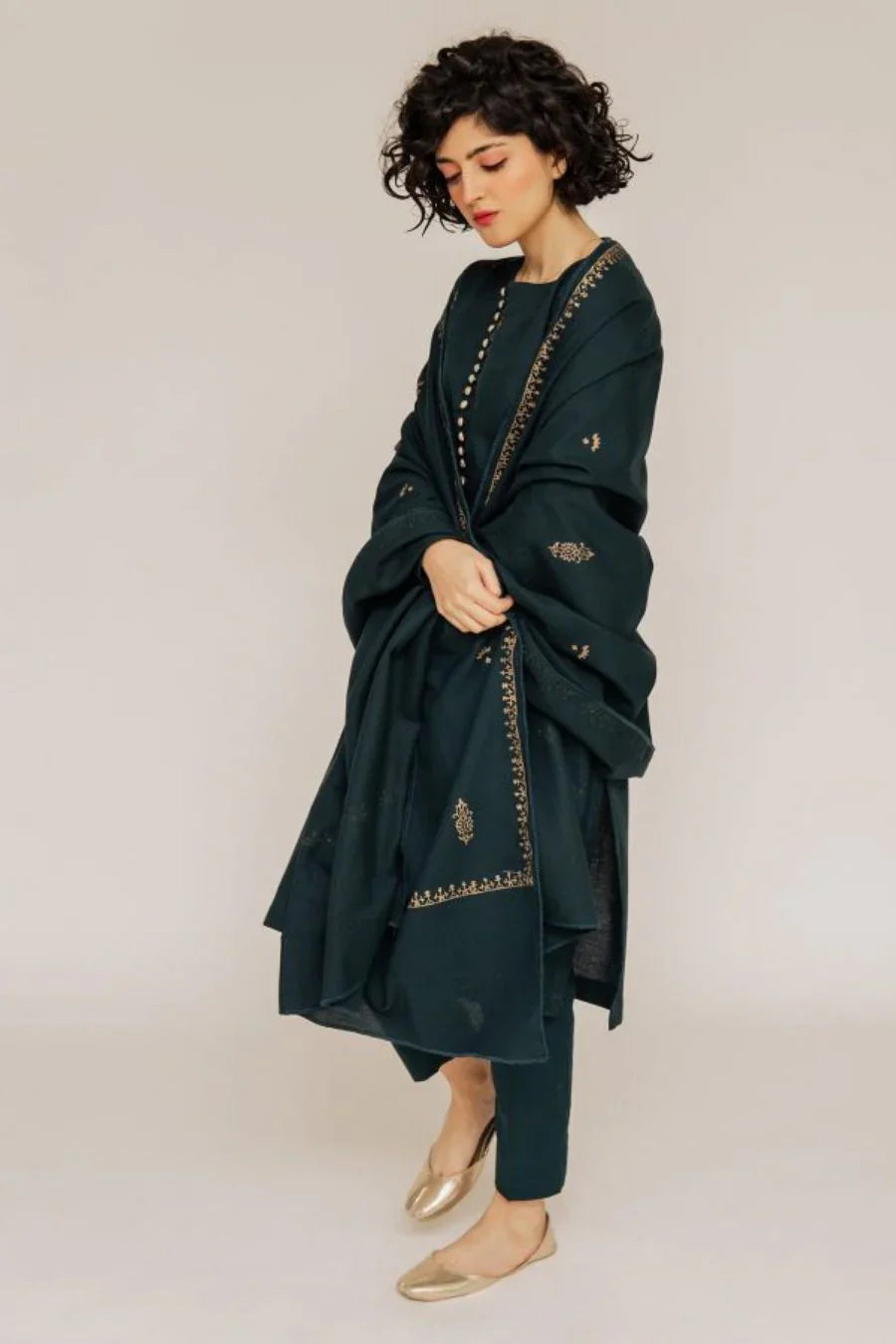 Emerald Aura Hand-Embroidered Kurta Set with Shawl