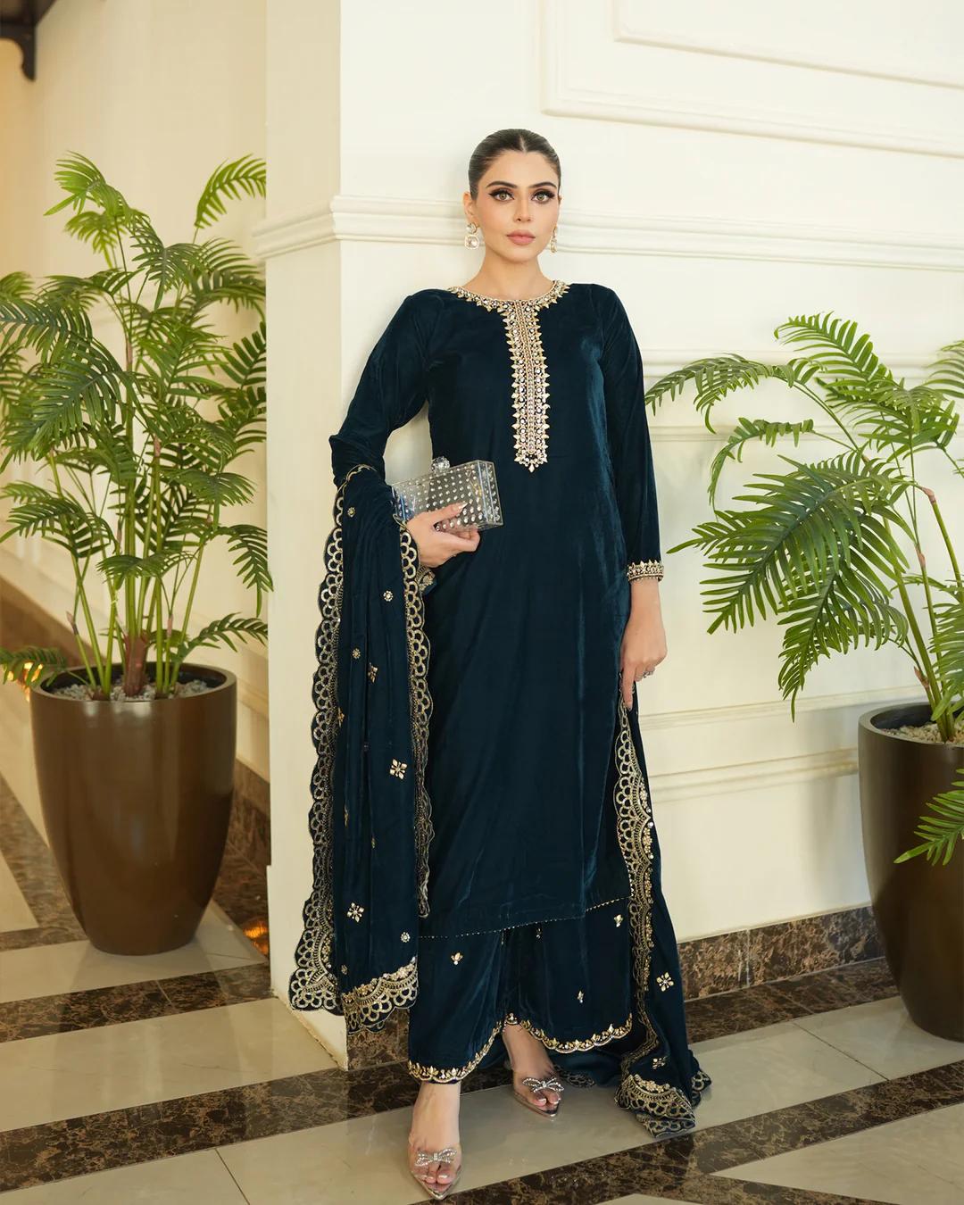 Emerald Royale Velvet Embroidered Suit Set with Shawl