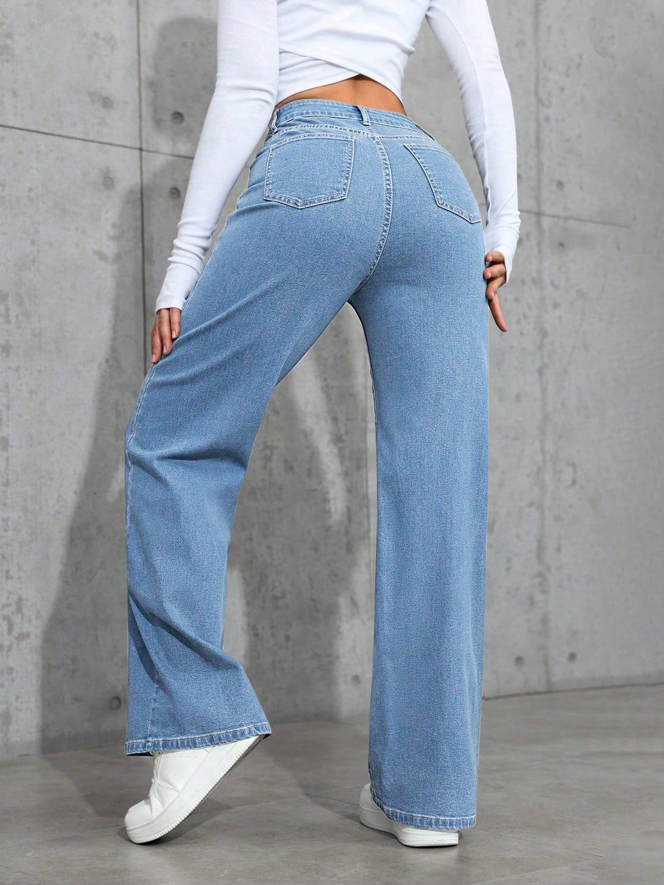 High-Waist Light Blue Wide-Leg Jeans for Women – Casual Everyday Fit